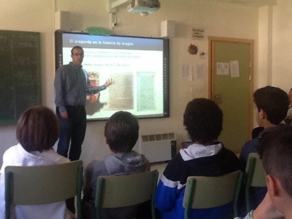Clase de aragonés en el CRA Alto Ara