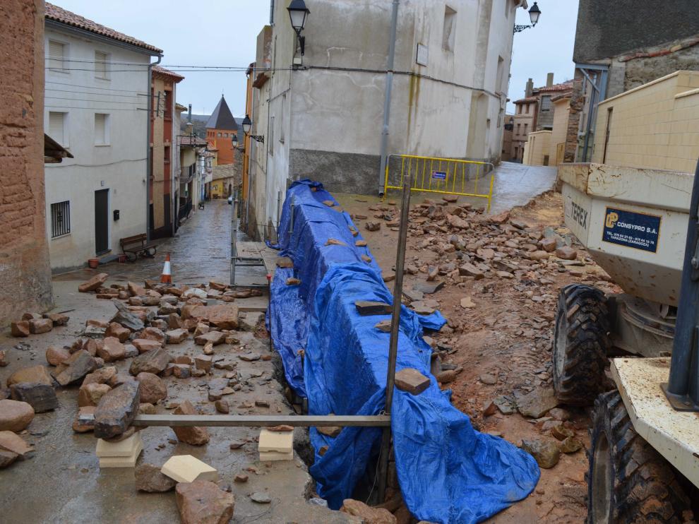 Las obras permitirán ganar anchura en la calle para facilitar el tránsito de vehículos.