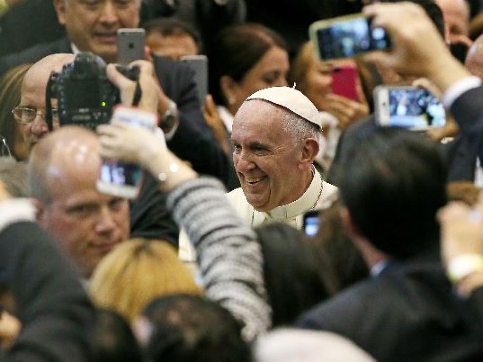 El papa Francisco se reunió en en el colegio de bachilleres del Estado de Chihuahua con organizaciones de trabajadores y representantes de cámaras y gremios empresariales.