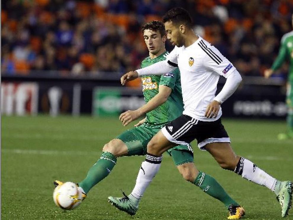 El conjunto de Mestalla arrancó con mucha fuerza y a los diez minutos había marcado dos buenos goles por medio de Santi Mina y Parejo.