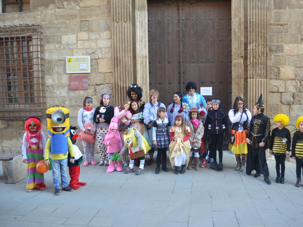 Un grupo de niños disfrazados.