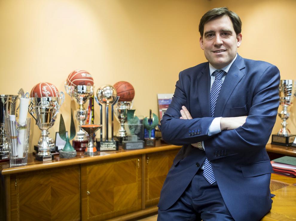 Reynaldo Benito, presidente del CAI Zaragoza, en las oficinas del club.