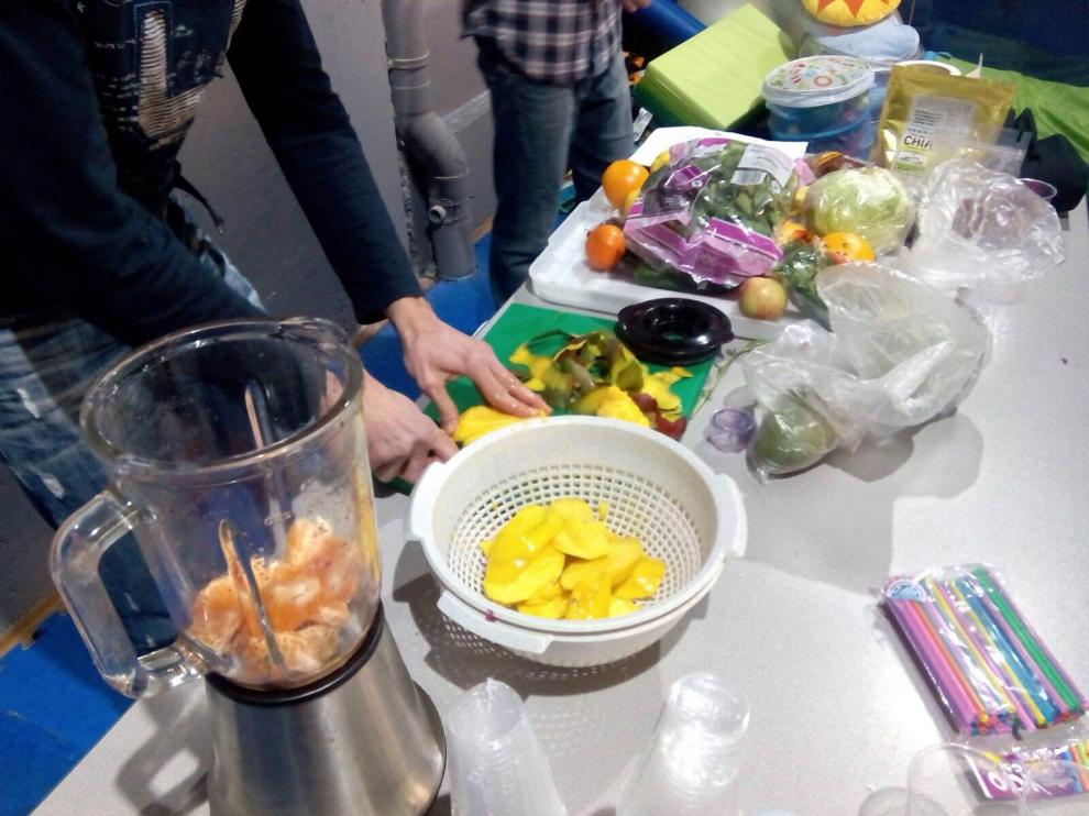Taller de batidos de verduras y frutas.