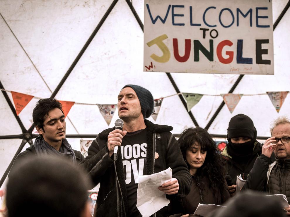 El actor Jude Law ofreció un discurso transmitido en varios idiomas para presionar al Gobierno a favor del cierre de "La Jungla".