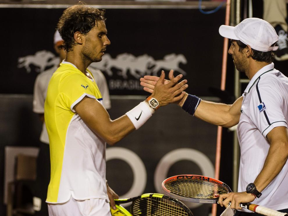 Nadal y Cuevas se saludan tras el partido