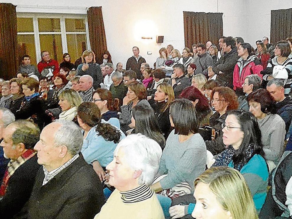 Trescientas personas se reunieron en Jaca el 19 de enero para crear la Plataforma ciudadana pro hospital de Jaca, para reclamar los servicios.
