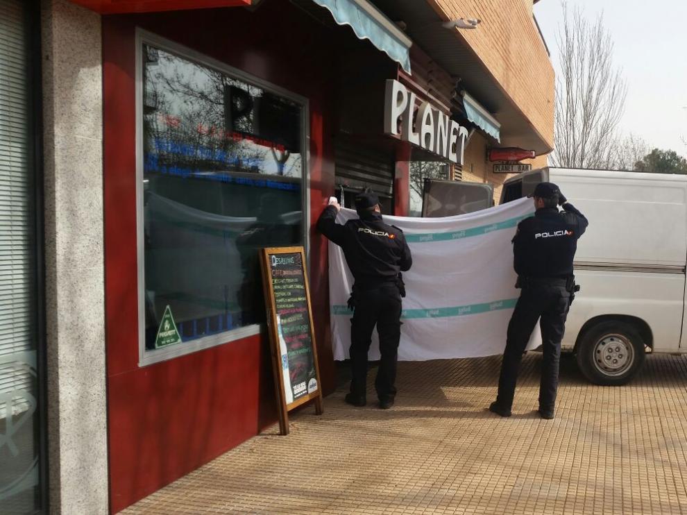 Encuentran dos cadáveres en un bar de Miralbueno