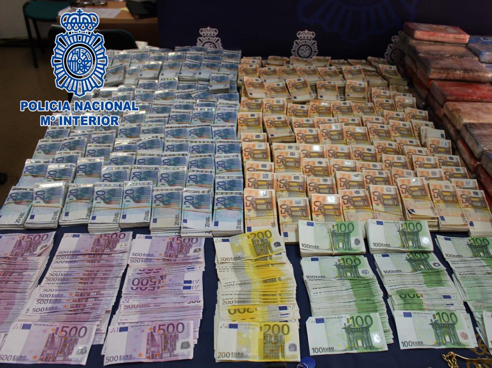 Parte de lo incautado en la operación.
