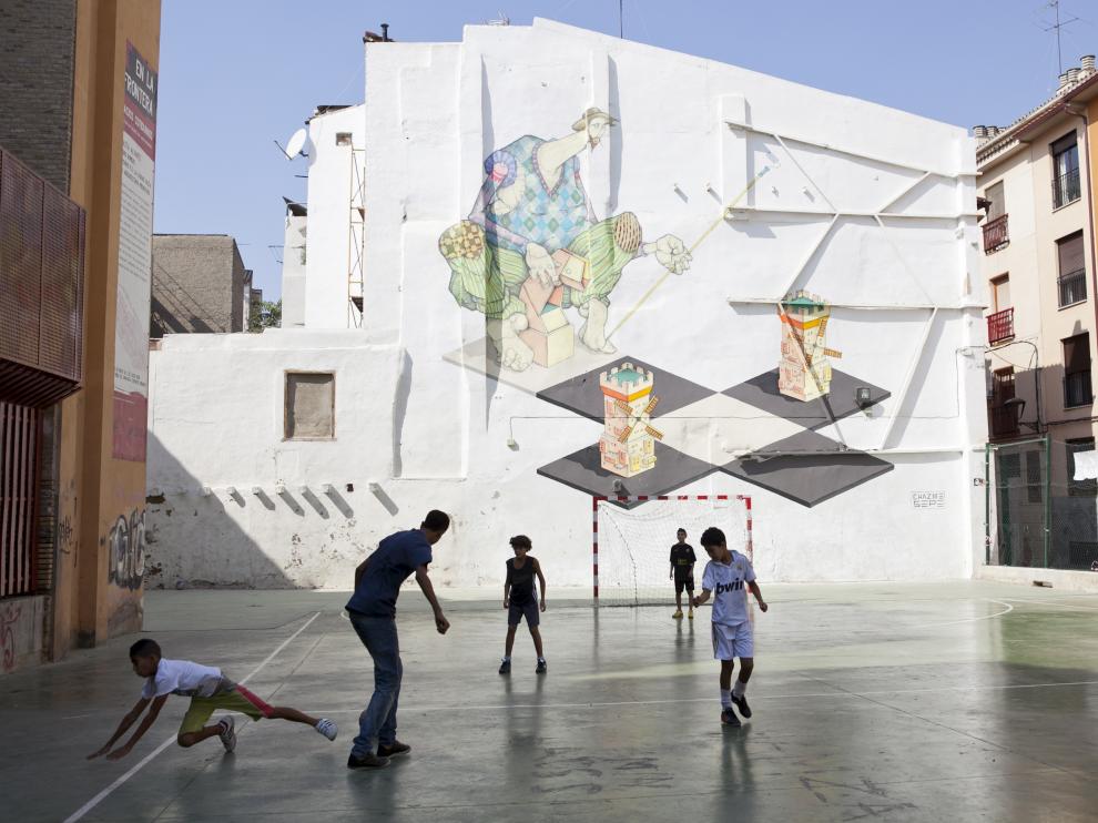 Pista de fútbol y baloncesto en el barrio de San Pablo.