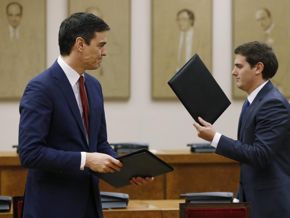 Pedro Sánchez, junto a Albert Rivera
