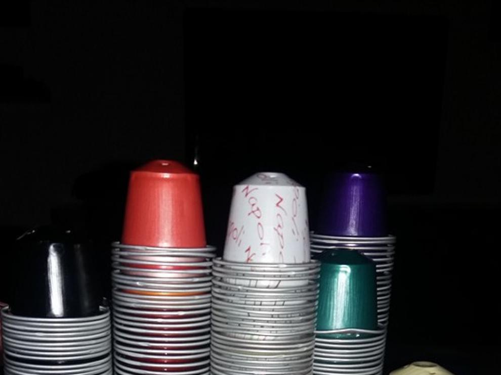 Entre muebles y ropa se regalaron cápsulas vacías de café. No faltaron los interesados.