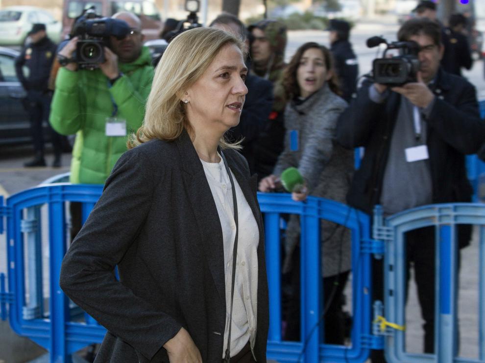 La infanta a su llegada a la Escuela Balear de la Administración Pública.