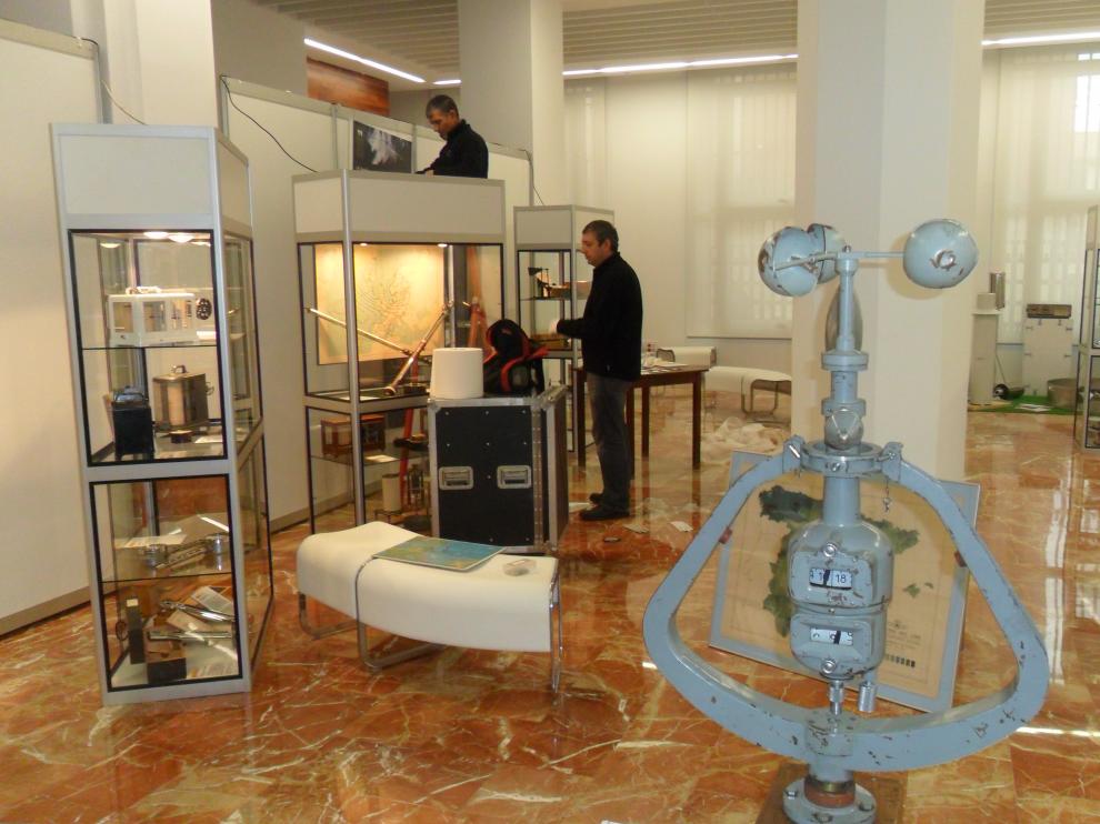 Una exposición en Teruel repasa la historia de la meteorología en España.