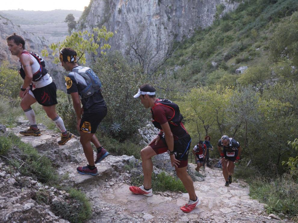 Varios corredores, durante una pasada edición de la Ultra Trail Guara Somontano.