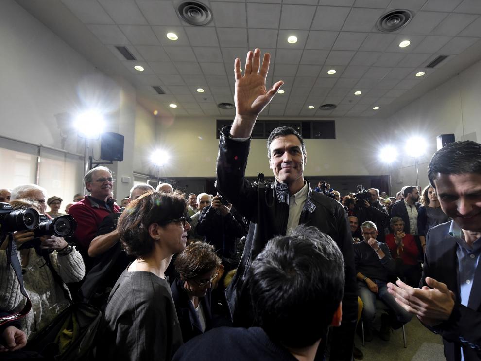 Sánchez ha protagonizado un acto en una junta de distrito de Alcalá de Henares.