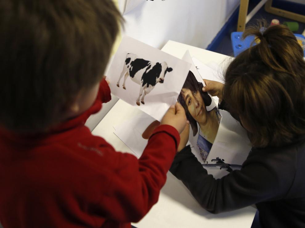En España existen asociaciones y colectivos para que tanto padres como niños reciban el apoyo y la comprensión que no encuentran en la sociedad.