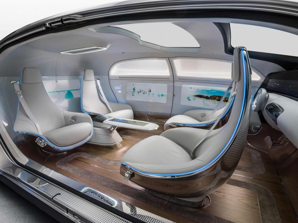 Interior futurista del prototipo F015 de Mercedes