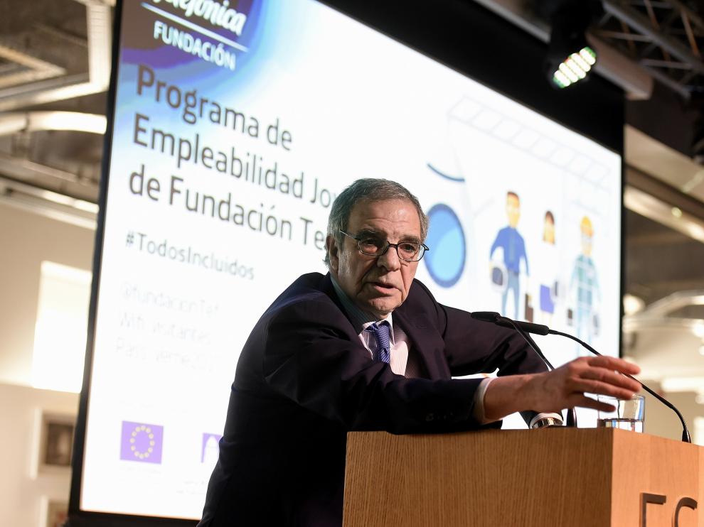 El presidente de Telefónica, César Alierta, durante la presentación de las nuevas 'Lanzaderas de empleo'.