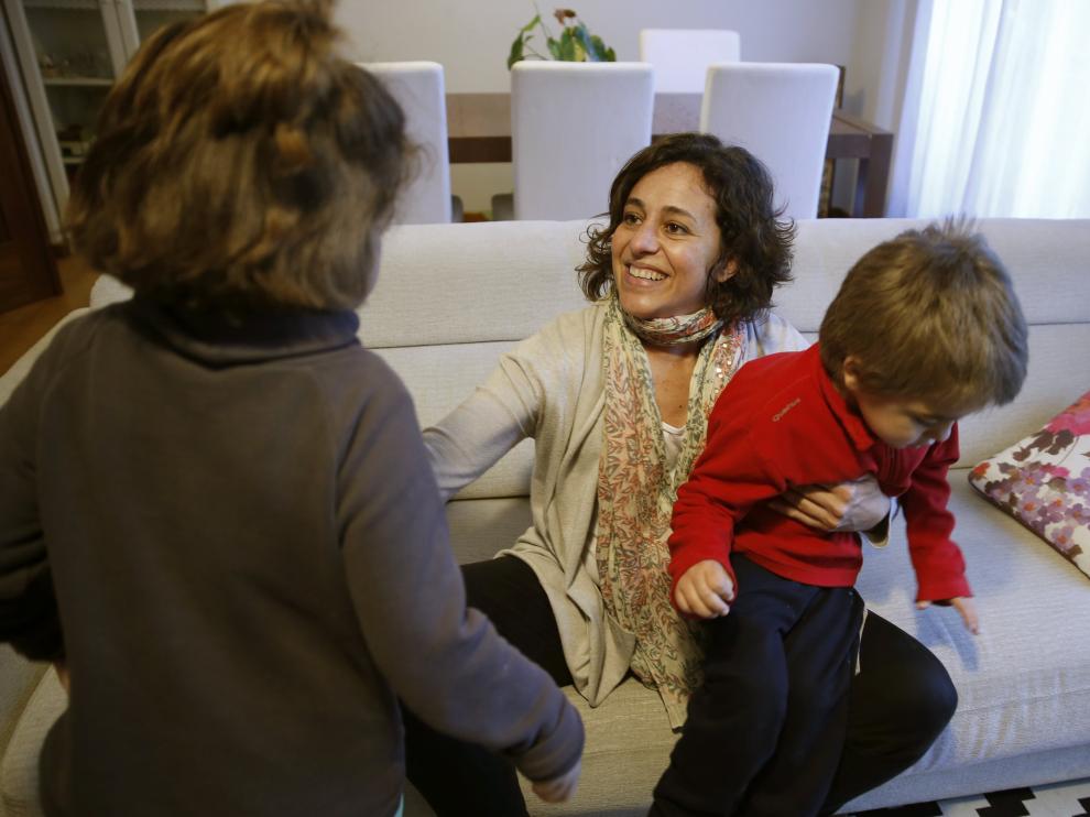 El azar genético quiso que estos hermanos heredaran la mutación de un gen que causa una enfermedad rara.