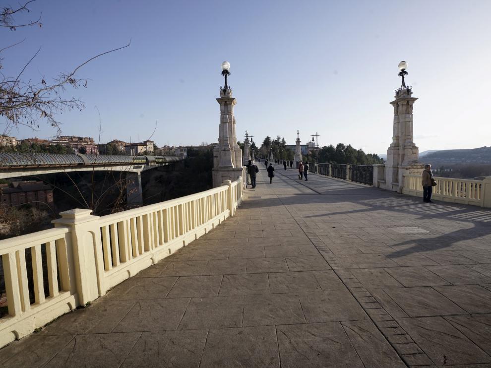 El Viaducto Viejo con la pintura amarilla que se ha aplicado.