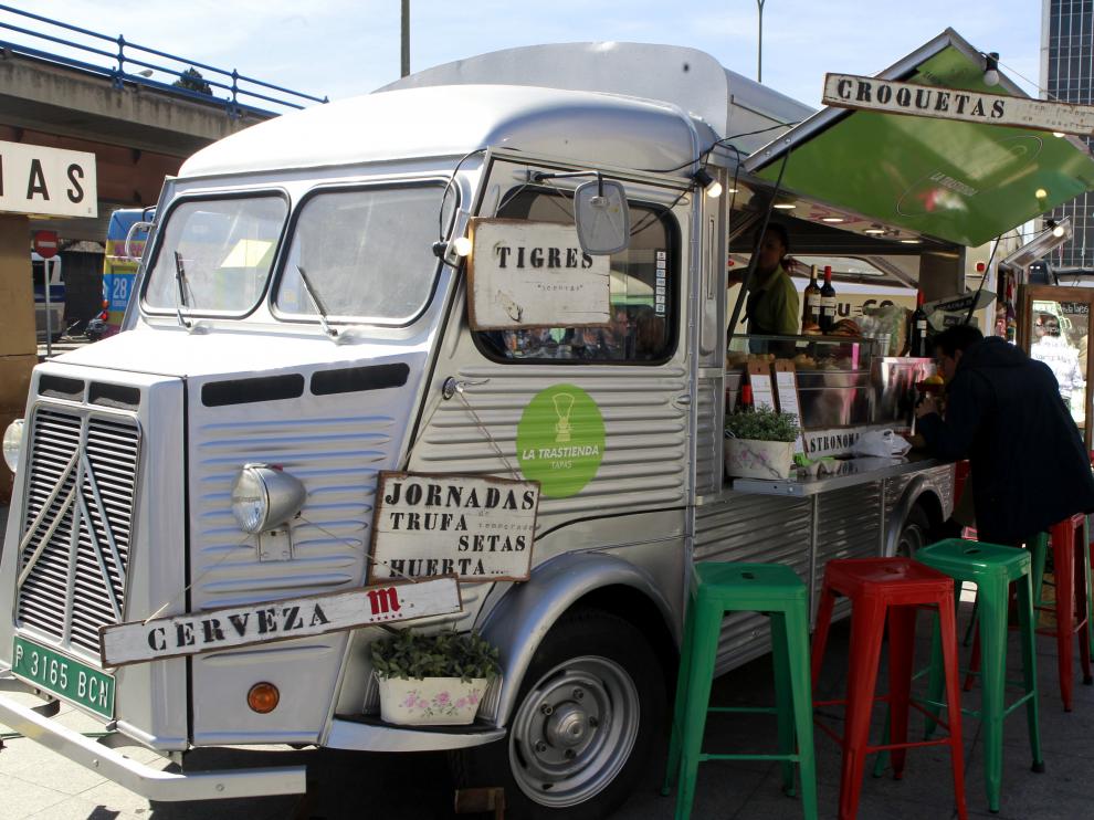 Los restaurantes ambulantes han sido adaptados a vehículos con una media de 20 años de antigüedad.
