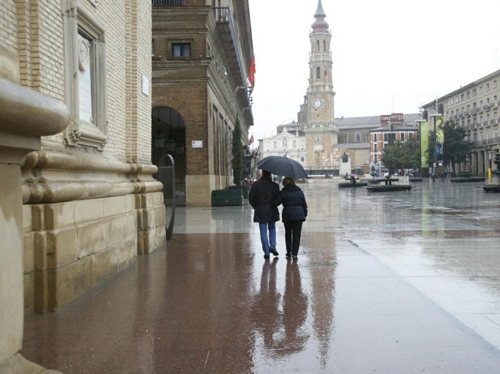 Foto de archivo de un día lluvioso en Zaragoza