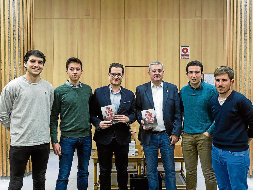 Marcos Morón, Jorge Albás, Jorge Torres Quilez, Pedro Girón, Adrián Muro y Rodolfo Álvarez, en la tertulia en el Carmelo.