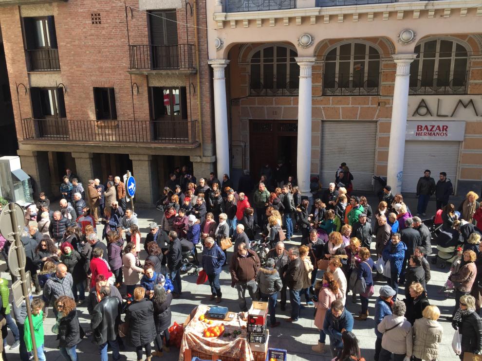 Concentración de condena este sábado en la plaza del Mercado de Barbastro.