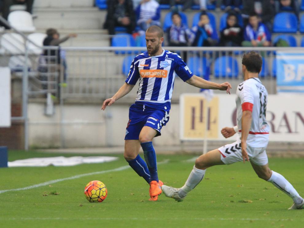 Víctor Laguardia, zaragozano y exzaragocista, ahora titular en la zaga del Alavés.