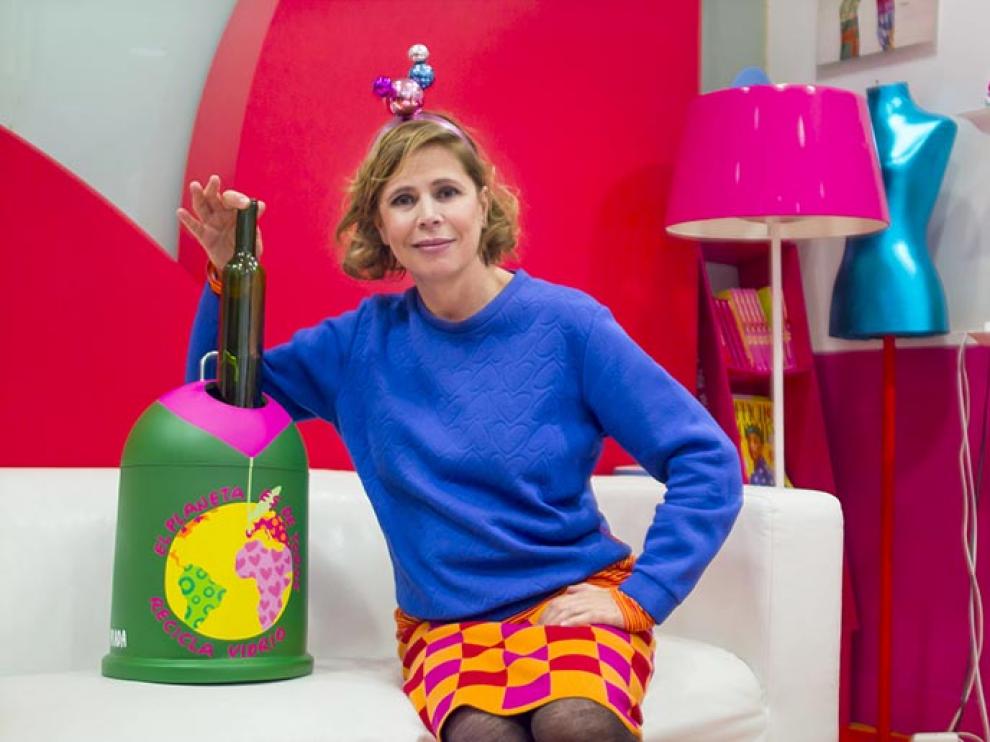 Ágatha Ruiz de la Prada viste los contenedores de vidrio