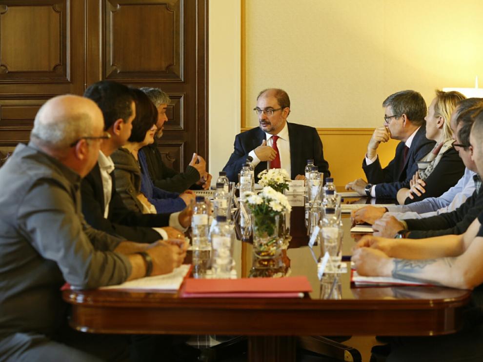 Reunión de Lambán con representantes de la mesa en defensa del sector minero-eléctrico de Andorra y comarca.