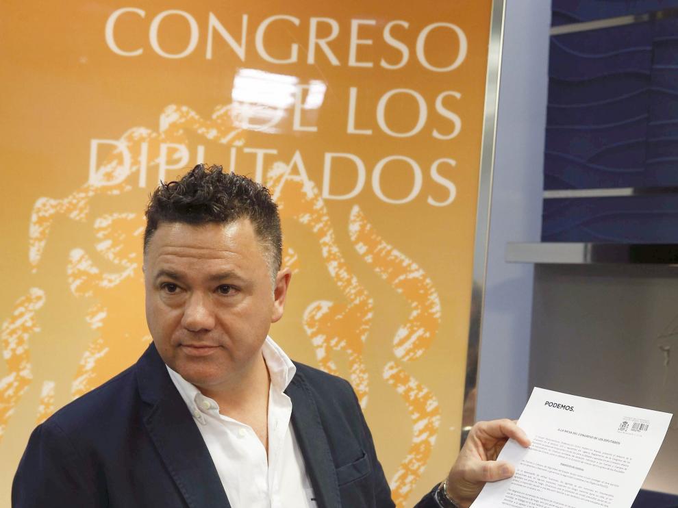 El diputado de Podemos, Juan Antonio Delgado, durante la presentación de la proposición no de ley