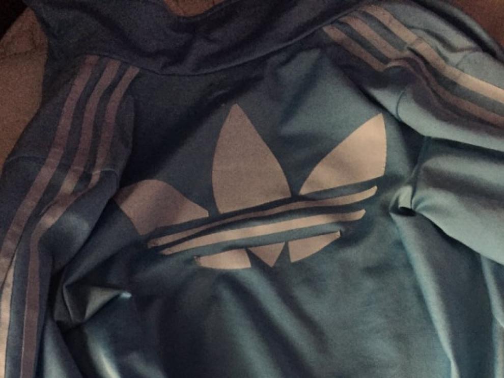 Esta sudadera es de un color u otro según quién la mire. Tú, ¿cómo la ves?