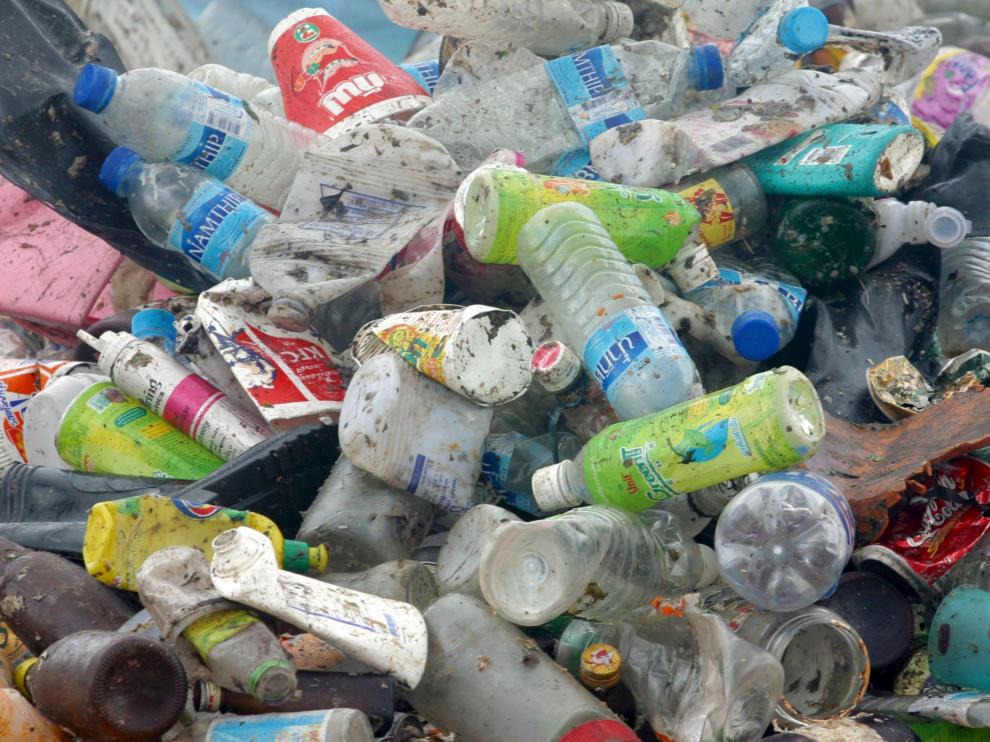 DESCUBREN UNA BACTERIA QUE SE ALIMENTA DE PLÁSTICO