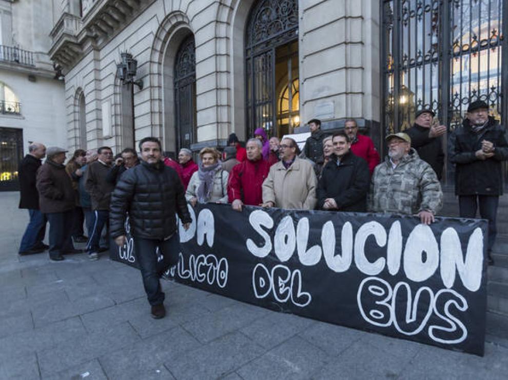 La Federación de Barrios de Zaragoza exige una rápida solución al conflicto del bus