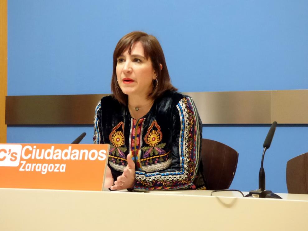 La portavoz del grupo municipal de Ciudadanos, Sara Fernández, pide priorizar las necesidades de los zaragozanos.