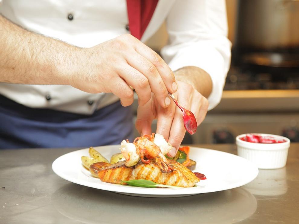 Muchos chefs saben cuándo está un plato en su punto por el olor.
