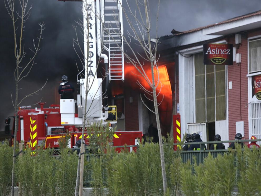 Incendio en una fábrica de Valdefierro