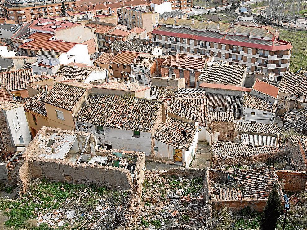 Vista desde el castillo palacio del Papa Luna de las viviendas del casco antiguo de lllueca.