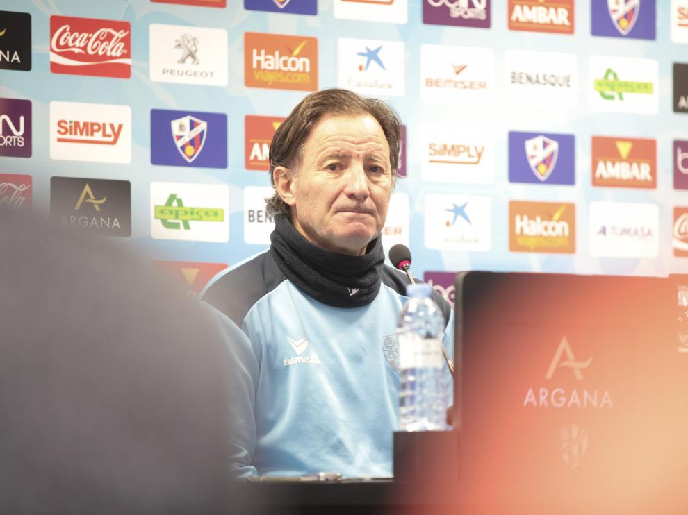 Anquela durante una comparecencia en la sala de prensa de El Alcoraz.