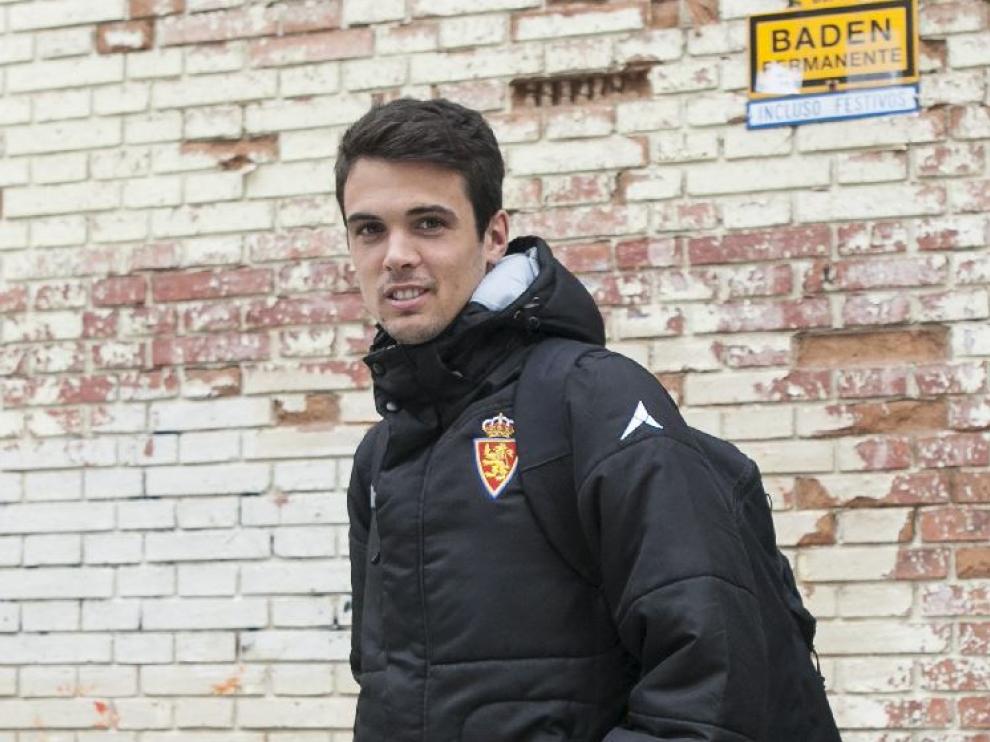 Erik Morán, antes de partir de viaje con el equipo.