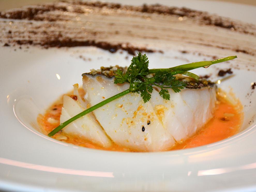 Skrei noruego, salmorejo y frutos secos.