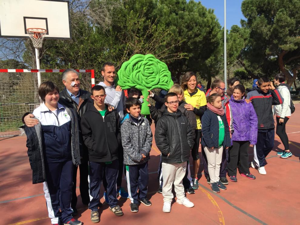 Isabel Macías y Toni Abadía han vuelto a ser los padrinos de esta carrera popular para recaudar fondos.