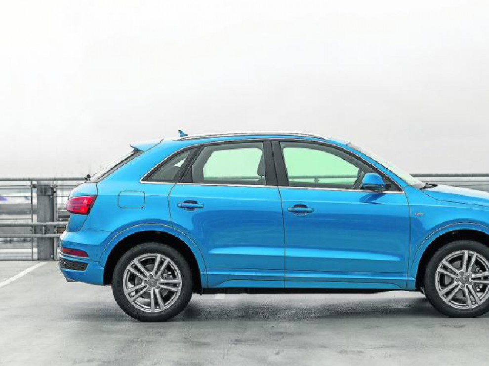 El Audi Q3 presenta una silueta robusta, moderna y actual, donde predominan las líneas horizontales.