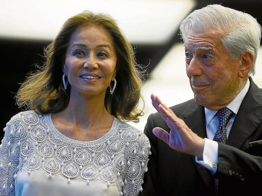 Mario Vargas Llosa junto a su actual pareja Isabel Preysler.