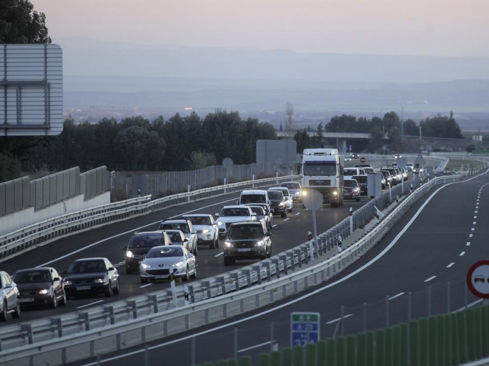 Retenciones y tráfico lento en las carreteras aragonesas durante la Semana Santa de 2017.