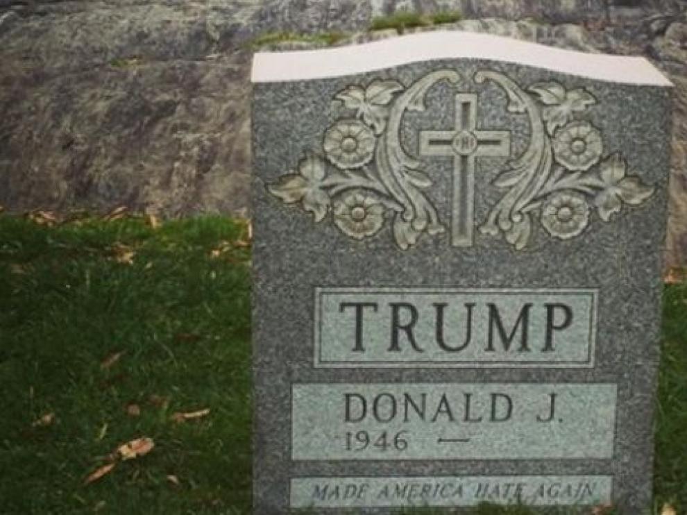 Lápida de Donald Trump hallada en Nueva York.