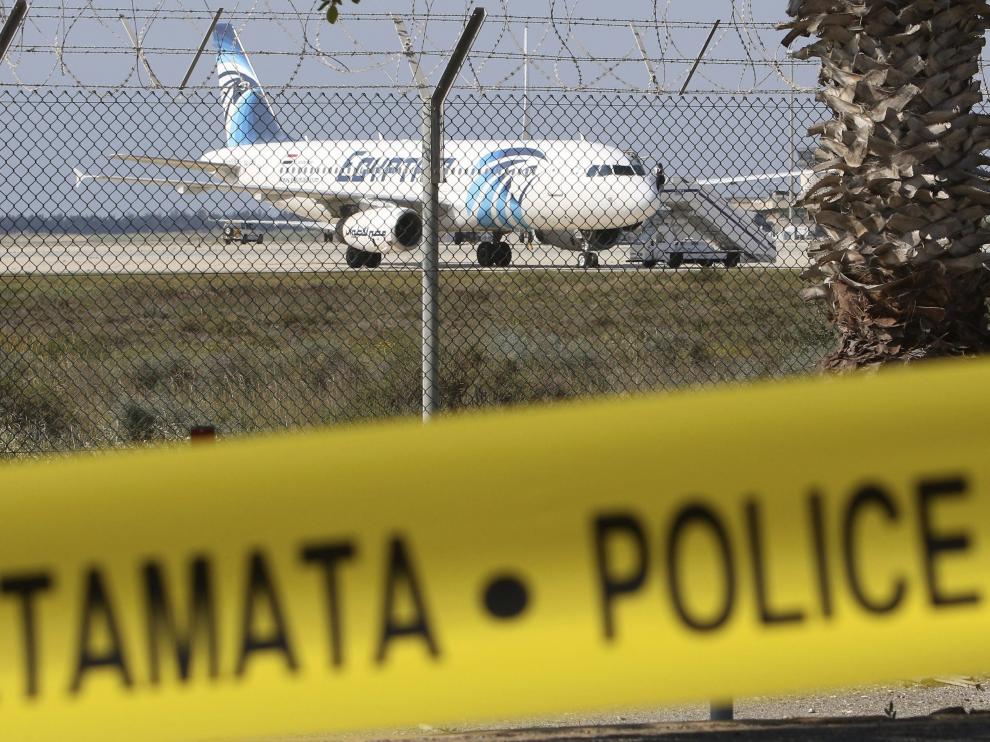 El secuestrador se llama Ibrahim Samaha y abandonó Chipre en 1994.