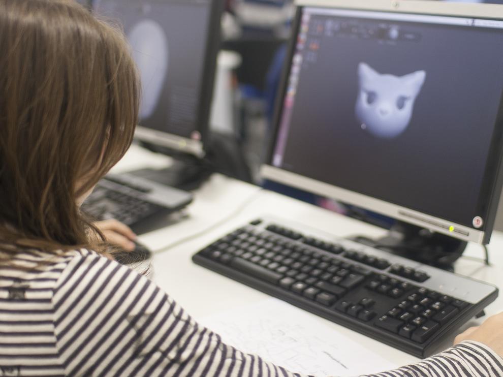 Talleres de tecnología creativa en Etopía