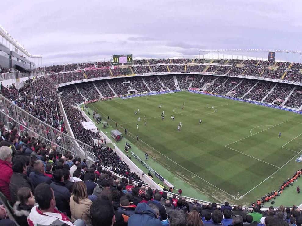 Imagen del Martínez Valero, prácticamente lleno, el año pasado durante el partido Elche-Atlético de Madrid en Primera División.